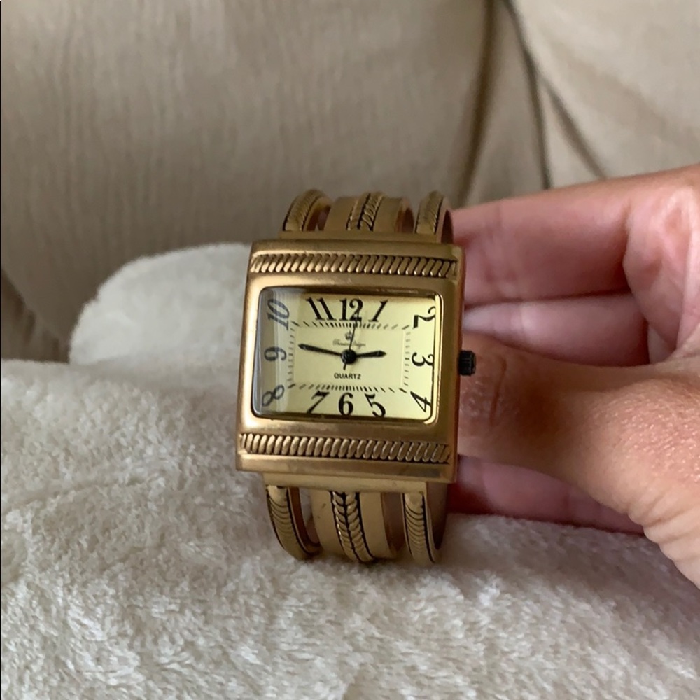 3/$30🍄Gold fashion watch
